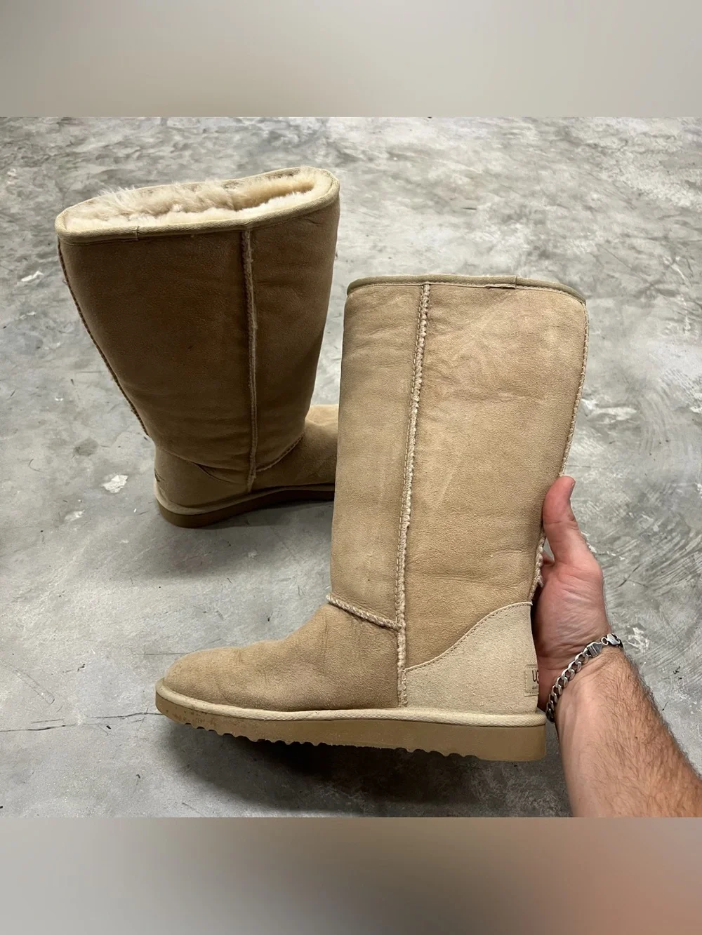 UGG Classic Tall Women’s Suede & Shearling Over the Calf Boot Beige NEW Size 9